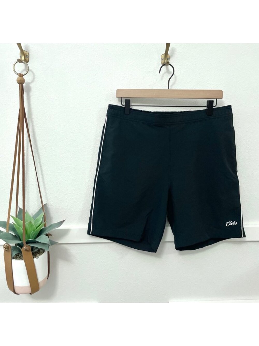 Cuts Black Logo Corner Shorts Size L Preppy Trainer Pockets